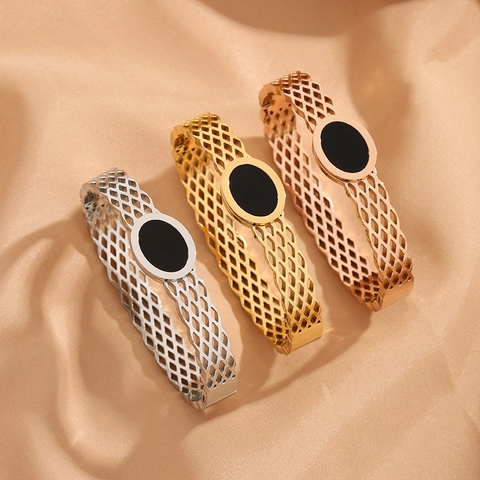 Titanium Stahl Armreif Bienenwaben Netz Design Mit Schwarzem Ovalem Inlay Elegantes Modejuwel Für Damen