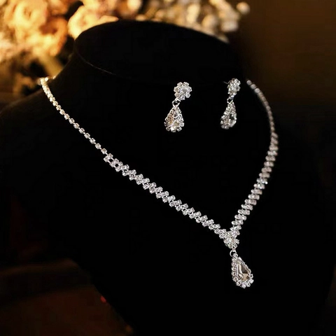 Elegantes Wassertropfen Strass Legierung Halskette Und Ohrringe Für Damen Luxuriöse Silber Ton Bankett Hochzeit Party Schmuck