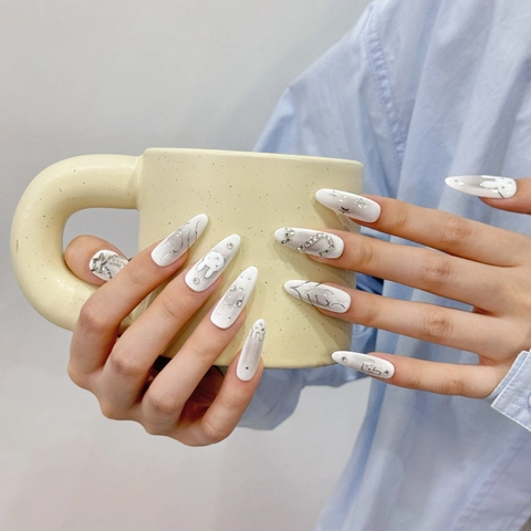 Handgefertigte Aufklebenägel Lange Mandelform Farbverlauf Weiß Silber Hase Herz Stern Strass Sweet Cool Retro Nägel