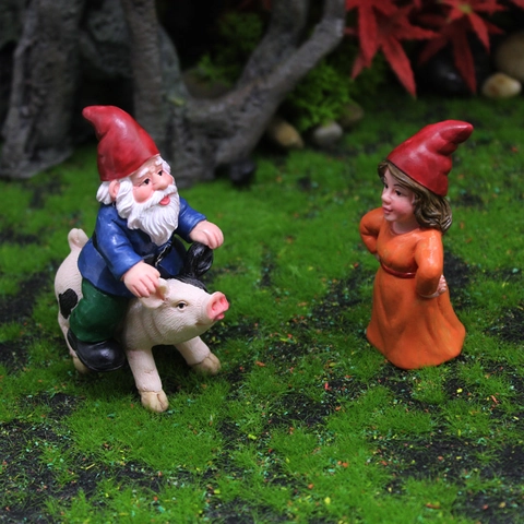 Funny Garden Gnome Figurine Resin Dwarf Riding Pig Miniature Statue For Patio Lawn Fairy Garden Micro Landscape Decoration
