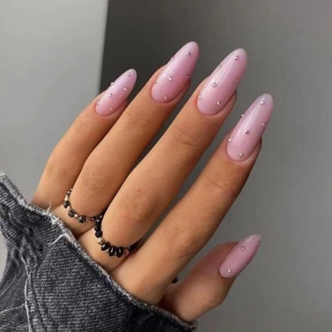 Paars Opdruk Nagels Lange Amandelvorm Kunstnagels Met Zilveren Steentjes Glanzend Elegante Manicure Voor Dames