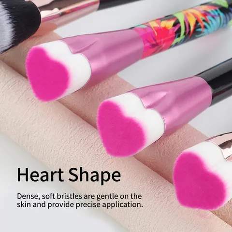 Hartvormige Foundation Borstel Make-up Tool Met Zachte Synthetische Vezelharen En Houten Handvat Voor Naadloze Afwerking