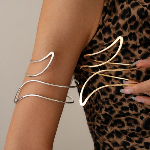 Minimalist Irregular Wave Line Arm Cuff For Women Adjustable Alloy Spiral Hollow Upper Armlet Fashion Jewelry Gift