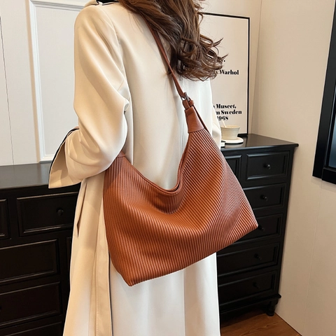 Sac Hobo Femme Grande Capacité Plissé Cuir PU Sac À Épaule Avec Chaîne Argentée Fourre-Tout Mode Tendance Minimaliste