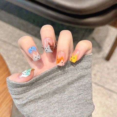 Unghie Finte Fatte a Mano Corte Quadrate Tonde Carino Cartone Animato Gatto Dipinto a Mano Colorate Kit Unghie Finte Con Colla a Gelatina Donna