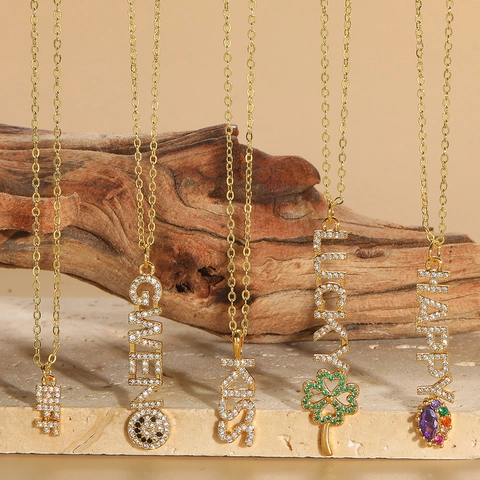 Collier Pendentif Lettre en Cuivre Plaqué Or Vintage Français Élégant pour Femmes Bijoux Initiales Incrustés de Zircone Cadeau
