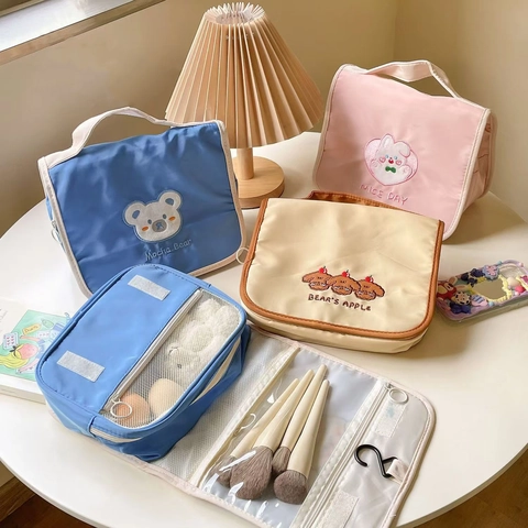 Süße Kaninchen Bär Stickerei Kosmetiktasche Tragbare Polyester Wasserdichte Reise Make-up Organizer Mit Aufhängung