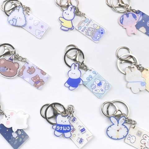 Simpatico Portachiavi in Acrilico a Cartoni Animati con Doppio Ciondolo a Forma di Orso e Coniglio per Decorazione Borsa