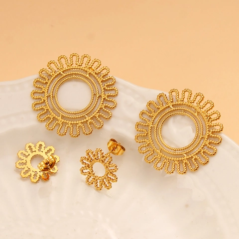 Orecchini A Cerchio Girasole Placcati Oro 18K Acciaio Inossidabile Svuotato Radiante Geometrico Stile Boho Per Donne