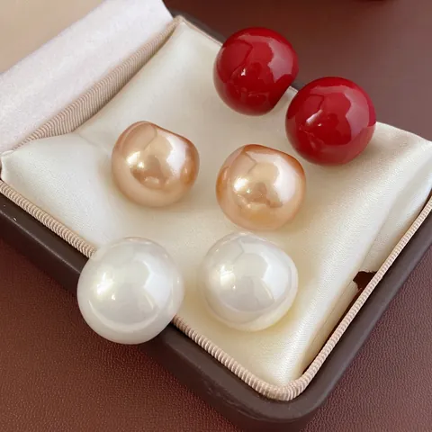 Round Faux Artificial Pearl Stud Earrings With Silver Earring Post Large Spherical Glossy Fashion Simple Style Women Jewelry Elegant Accessories