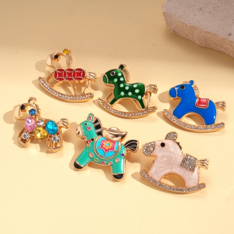 Cartoon Schommelpaard Speld Legering Emaille Strass Dier Broche Mode Sieraden Accessoire Voor Vrouwen