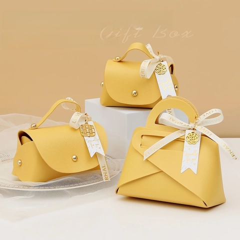Mini PU Leather Wedding Candy Boxes Portable Gift Bags With Ribbon Metal Charm For Party Favors European Style