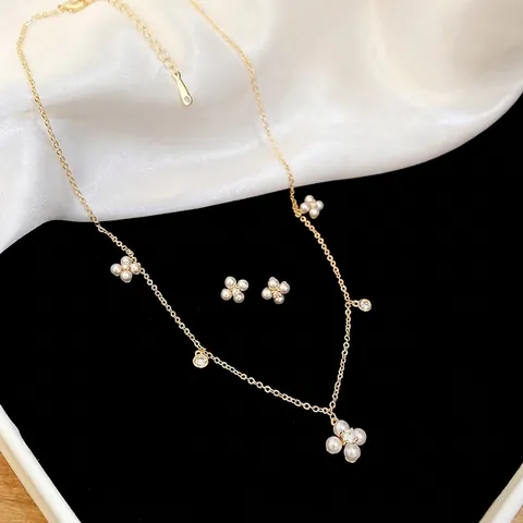 Collar Y Pendientes De Perlas Artificiales De Flores Cobre Chapado En Oro Circón Con Poste De Plata Joyería Elegante