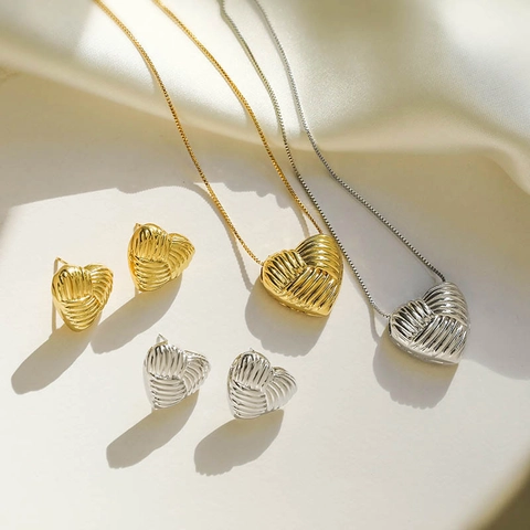 Set di Gioielli in Rame con Cuore a Coste Vintage Francese Orecchini a Bottone a Cuore Galvanizzati E Collana Donna Retro Cuore