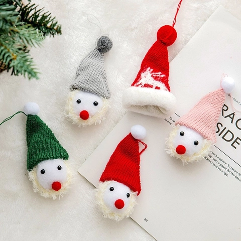 Ornamenti Sospesi In Fette Di Legno Di Babbo Natale Con Cappelli In Maglia E Pompon Decorazione Per Albero Di Natale Artigianale