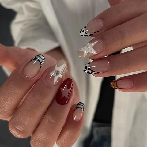 Unghie Finte Francesi Trama Coccodrillo Con Stella Perla Artificial Strass Motivo Mucca Forma Mandorla