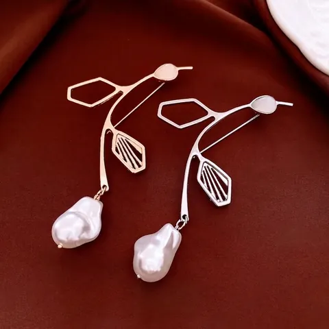 French Vintage Artificial Baroque Pearl Brooch Alloy Branch Shape Inlay Opal Pin For Suit Dress Women Fashion Jewelry