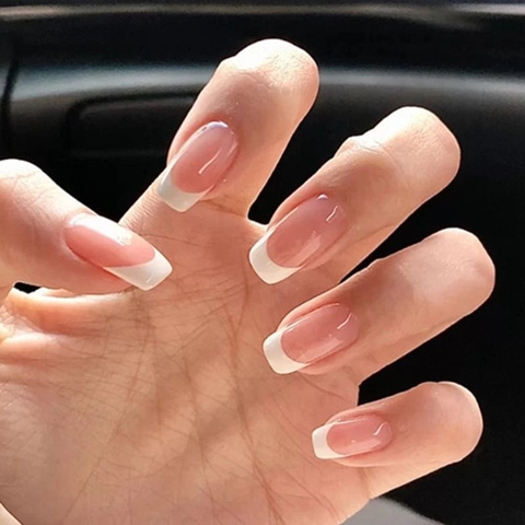 Ongles À Presser Style Français Rose Nude Pointes Blanches Brillant Carré Moyen Faux Ongles Artificiels Pour Femmes