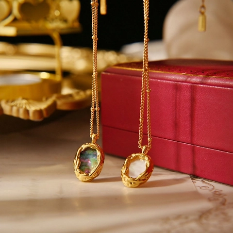 Vintage Irregular Oval Shell Pendant Necklace Gold Plated Copper Abalone Mother Of Pearl Elegant Jewelry Accessory For Women