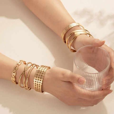 Damen Edelstahl Offener Armreif Einfacher Ins Stil Gold Gehämmert Unregelmäßig Geometrisch Manschette Armband Mode Schmuck