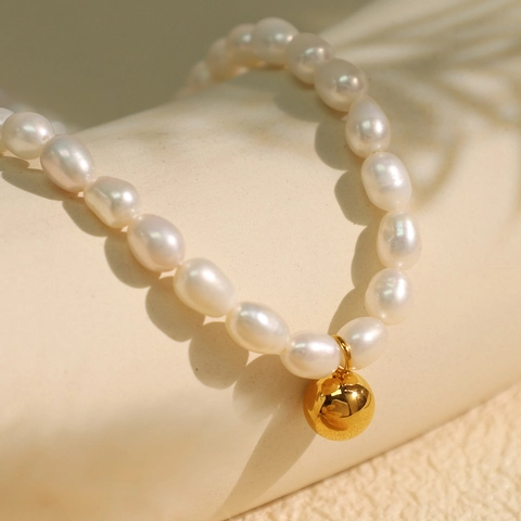 Zoetwaterparelketting Met Roestvrijstalen Gouden Bal Hanger Elegante Sleutelbeenketting Voor Dames Mode Sieraden