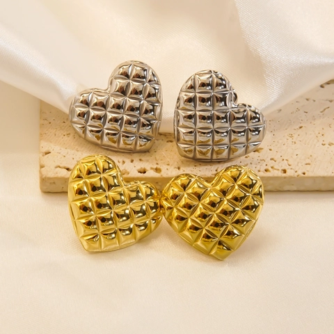 Pendientes De Corazón De Acero Inoxidable Con Patrón Acolchado Pendientes De Botón De Corazón Para Mujer Elegante Clásico Dorado
