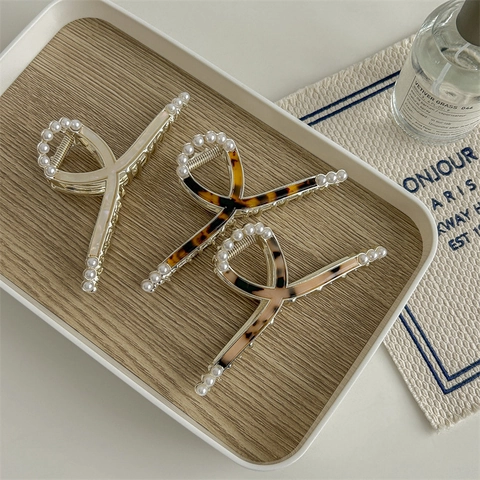 Eleganter Acetat Haarklammer Leopardenmuster Künstliche Perlen Verzierte Französisch Stil Shark Clip Haarschmuck Für Damen