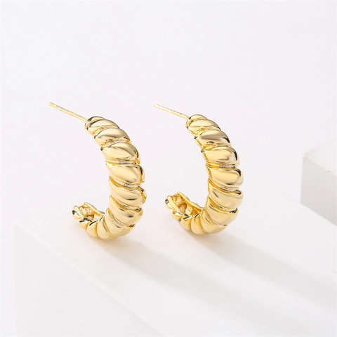 Orecchini A Cerchio Croissant Con Perno In Argento Sterling 925 Placcato Oro 14K Rame Intrecciato Forma C Per Donne