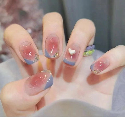 Unghie Finte Press On Francesi Rosa Blush Sfumato Punte Blu Glitter Argento Decorazione Cuore 3D Stile Dolce Rimovibili