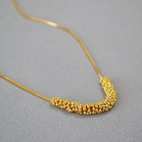 Collana con Pendente Curvo in Ottone Placcato Oro e Zirconia per Donna Catena Veneziana Geometrica Girocollo Gioielli