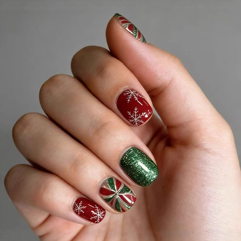 Weihnachts-Aufdrucknägel Schneeflocke Candy-Streifen Rot Grün Glitzer Kurze Quadratische Künstliche Nägel Damen Urlaub
