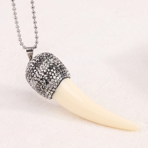 Collana Con Pendente Dente Di Lupo Vintage Resina Imitazione Avorio Cappuccio Metallo Strass Stile Punk Retro