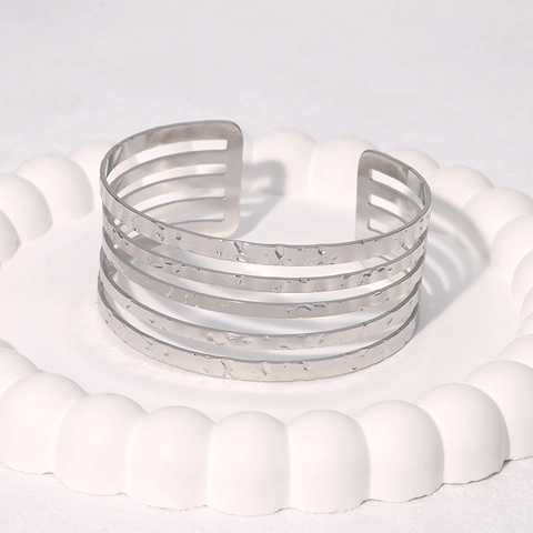 Multi-Layer-Hohlhammer-Edelstahl-Manschetten-Armreif Für Damen Leichter Luxus Vergoldeter Geometrischer Offener Armband