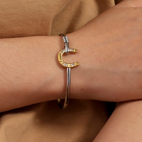 Bracciale Rigido a Ferro di Cavallo in Acciaio Inossidabile Placcato Oro 18K con Strass Bicolore Unisex Stile INS Gioielli