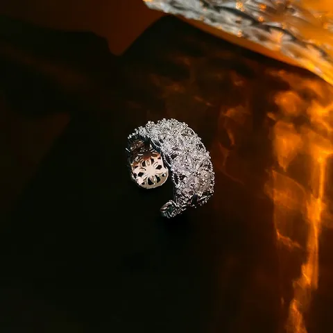 Anillo Abierto Flor Hueca Cobre Tono Plateado Circonita Pavé Ajustable Elegante Joyería De Lujo Para Mujeres