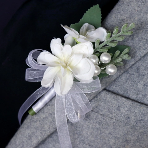 Weiße Künstliche Rose Ansteckblume Satinnblume Brosche Mit Künstliche Perlen Organza Band Für Hochzeit Bräutigam Trauzeugen Bankett