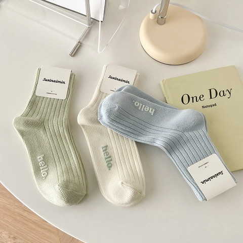 Damen Crew Socken Gekämmte Baumwolle Gerippt Mittelwaden Hello Stickerei Atmungsaktiv Lässig Japan Stil Macaron Farben