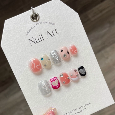 Handgefertigte Aufpressnägel Metallisches Herz Kurz Quadratisch Rund Rosa Farbverlauf 3D Strass Cool Style