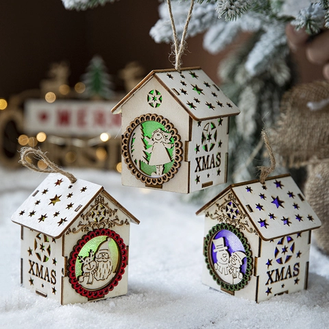 Weihnachts Holzhaus Anhänger Mit LED Licht Glühen XMAS Dekoration Für Baum Tischplatte Nordischer Stil Festlich