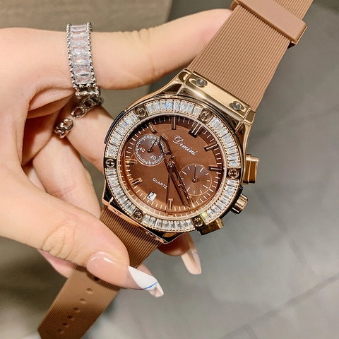 Orologio Al Quarzo Da Donna Lusso Lunetta Con Strass Cinturino In Silicone Elegante Orologio Da Polso Con Calendario Resistente All'Acqua Moda