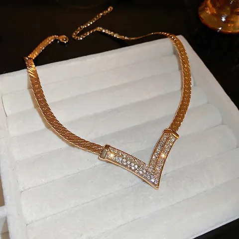 V-Shape Pendant Necklace Copper Gold Plated With Rhinestone Snake Bone Chain Minimalist Luxury Clavicle Jewelry For Women