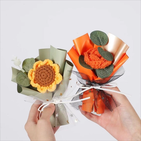 Handgestrickter Blumenstrauß Mini Häkelrose Tulpe Sonnenblume Wollgarn Satinntuch Mesh Verpackt Geschenkdeko