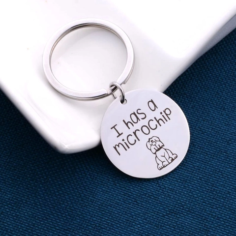 Portachiavi in Acciaio Inossidabile I Has A Microchip Inciso Tondo Anello Portachiavi in Metallo Regalo Proprietario Animale per Famiglia Amici Gioielli Accessori