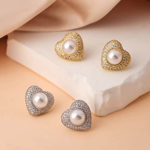 Eleganti Orecchini a Bottone con Perla Artificiale a Cuore per Donna con Perno in Argento Sterling 925 e Strass