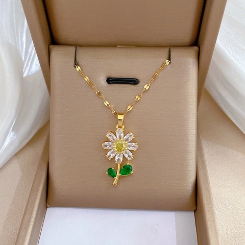 Elegant Copper Flower Pendant Necklace and Stud Earrings Set Gold Silver Rhinestone Inlaid Botanical Jewelry for Women Party Daily