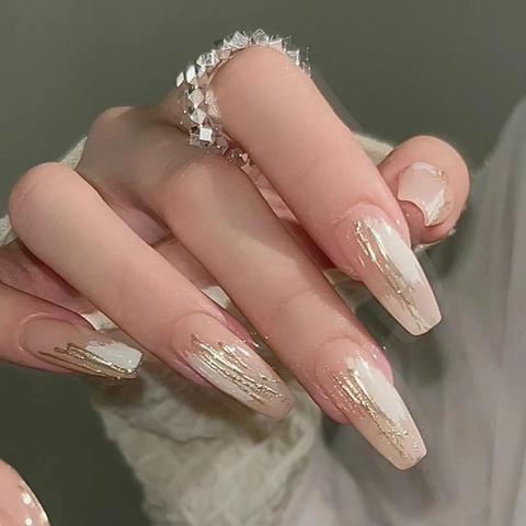 Unghie Finte Lunghe Coffin Press-On Rosa Nude Sfumato Pennellate Bianche Accenti Foglia Oro Fatte A Mano Eleganti Donna