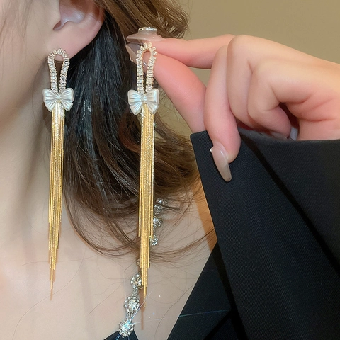 Eleganti Orecchini Pendenti Con Fiocco E Nappa Lunga In Rame Placcato Oro Con Perno In Argento Per Donna