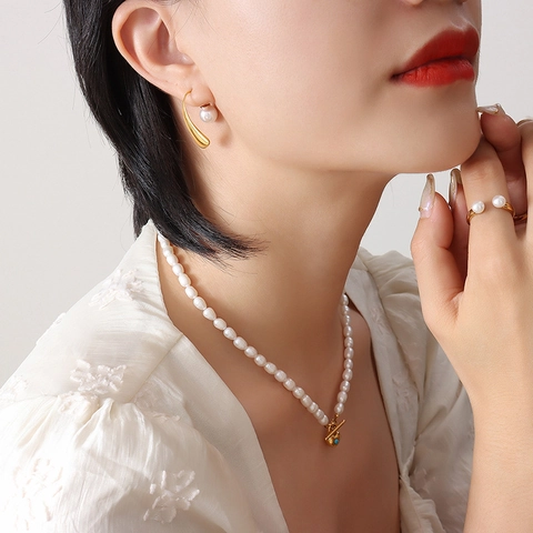 Orecchini a Gancio Curvo Geometrici in Acciaio al Titanio Con Perle Artificiali Eleganti Gioielli di Moda Per Donna