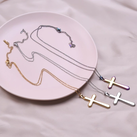 Collana Con Pendente A Croce Acciaio Inossidabile Placcato Oro 18K Placcatura Sottovuoto Arcobaleno Gioielli Minimalisti Donna