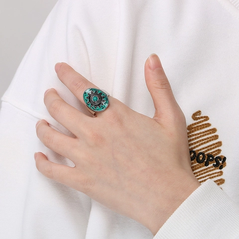 Retro Bohemian Stainless Steel Ring Oval Turquoise Center Sunburst Engraved Ethnic Tribal Style Silver Tone Unisex